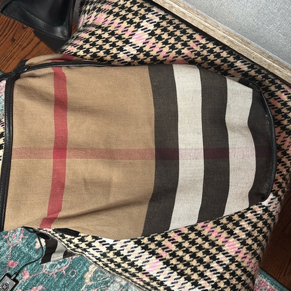 Burberry 💯 Authentic Slim tote in canvas with black leather! EUC - Picture 14 of 15